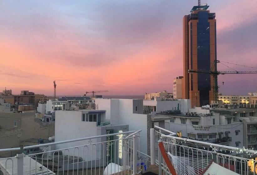 Marco Polo Party Hostel