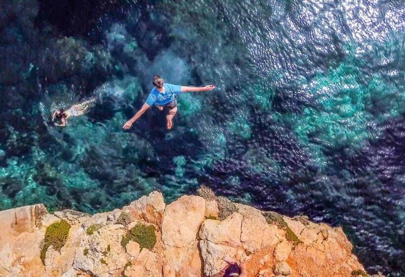 Marco Polo Party Hostel