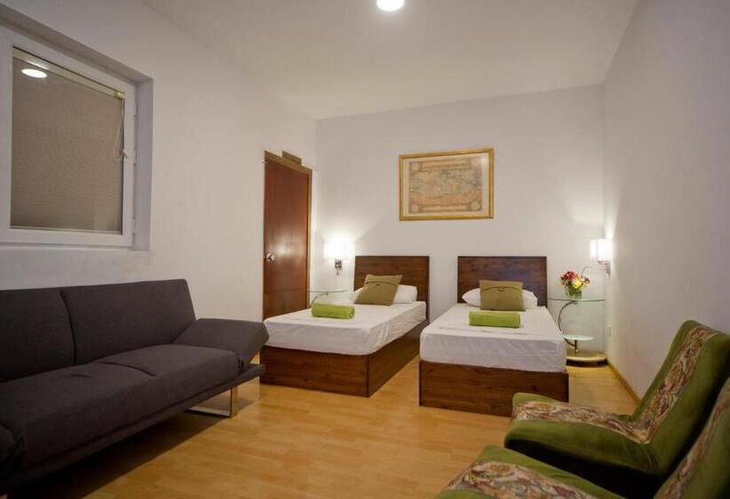 Marco Polo Party Hostel