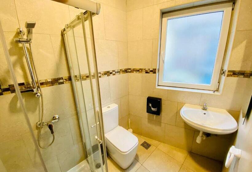 Marco Polo Party Hostel