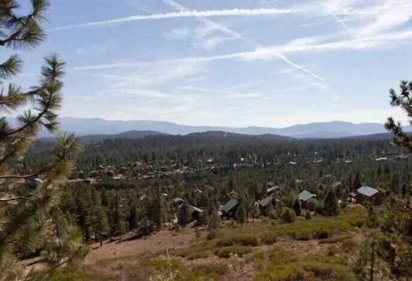 Pinnacle View