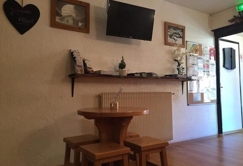 منتجع Hôtel Les Combelles