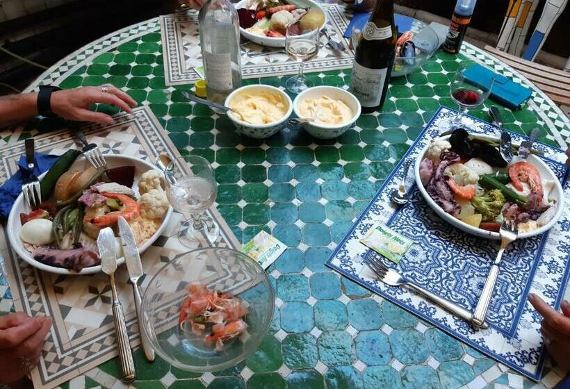 تختخواب و صبحانه Chambres Et Table D Hôtes Le Jardin De Tesse