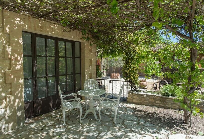 تختخواب و صبحانه Les Carmes And Spa