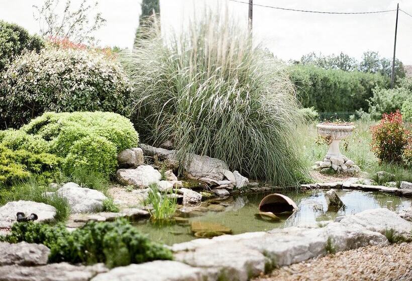 تختخواب و صبحانه Les Carmes And Spa