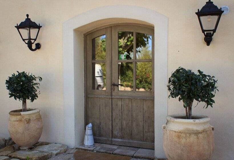 تختخواب و صبحانه Les Carmes And Spa