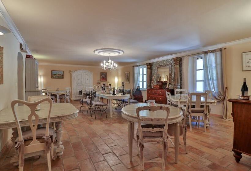 تختخواب و صبحانه Les Carmes And Spa