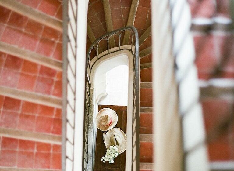 تختخواب و صبحانه Les Carmes And Spa