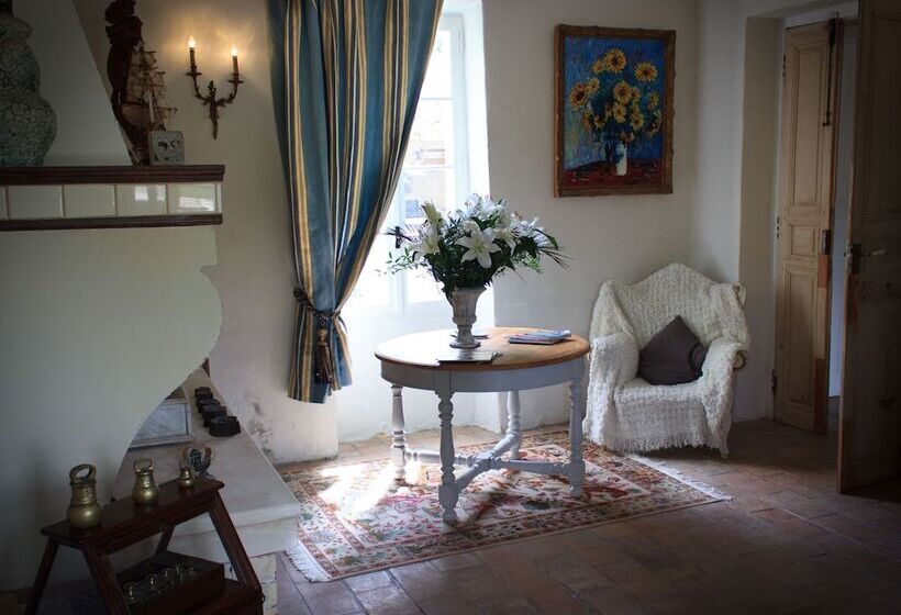 تختخواب و صبحانه Les Carmes And Spa