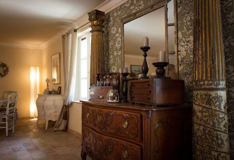 تختخواب و صبحانه Les Carmes And Spa