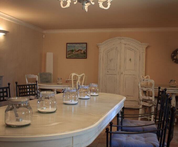 تختخواب و صبحانه Les Carmes And Spa