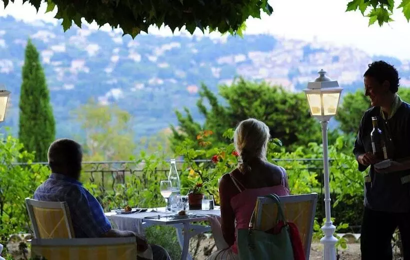 Aamiaismajoitus (B&B) Les Chambres Du Restaurant Le Castellaras   Teritoria