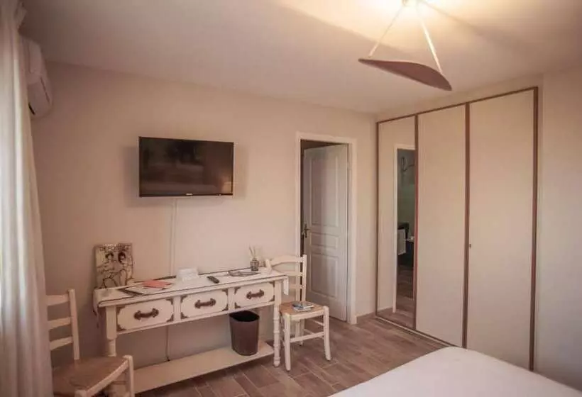 Aamiaismajoitus (B&B) Les Chambres Du Restaurant Le Castellaras   Teritoria