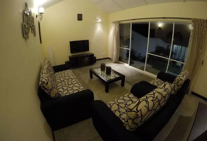 تختخواب و صبحانه The Victoria Nest Bungalow