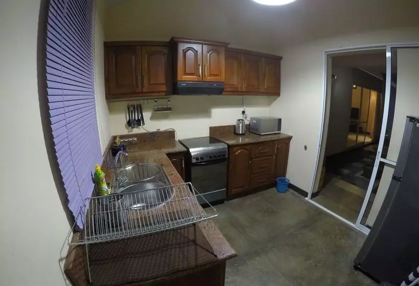 تختخواب و صبحانه The Victoria Nest Bungalow