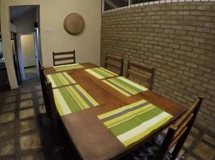 تختخواب و صبحانه The Victoria Nest Bungalow