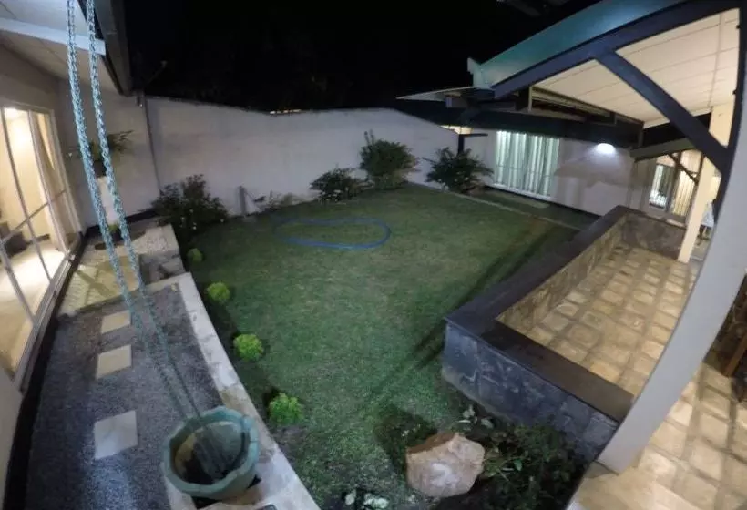 تختخواب و صبحانه The Victoria Nest Bungalow