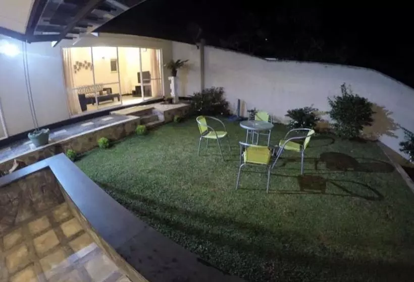 تختخواب و صبحانه The Victoria Nest Bungalow