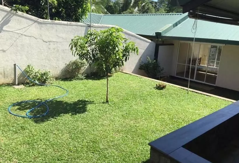 تختخواب و صبحانه The Victoria Nest Bungalow