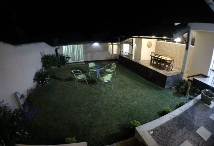 تختخواب و صبحانه The Victoria Nest Bungalow