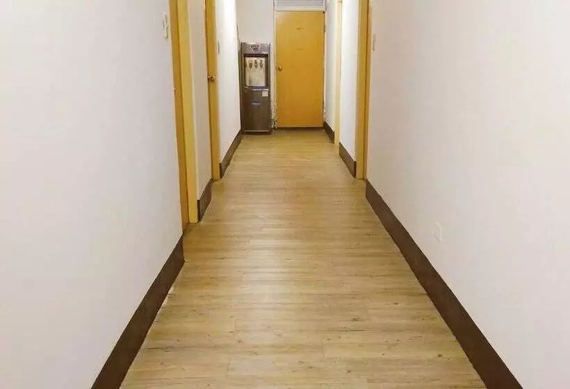 Chia Rong Hostel