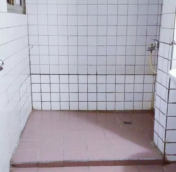 Chia Rong Hostel