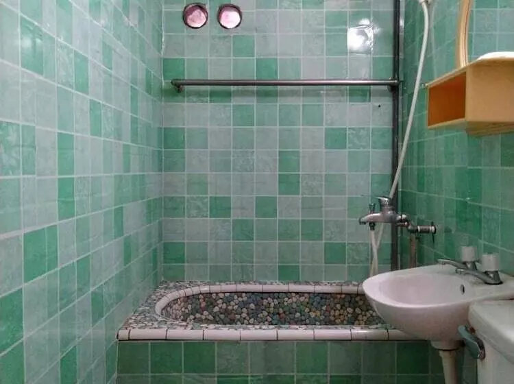Chia Rong Hostel