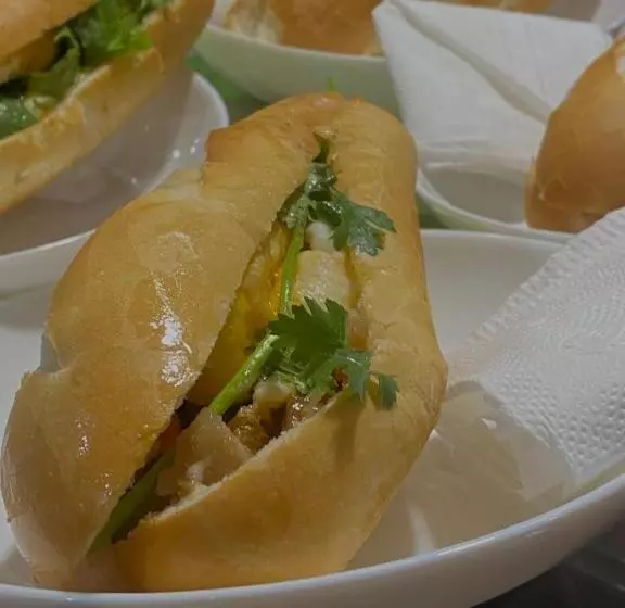 هتل Hà Tiên Hạnh Phúc