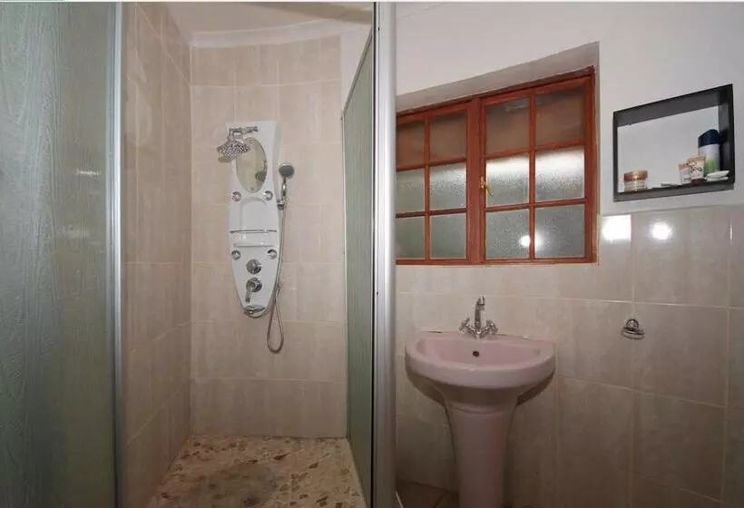 تختخواب و صبحانه Bird Haven Guest House Leribe
