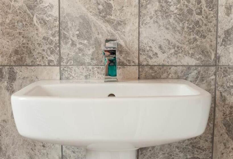 Courthouse Apartments