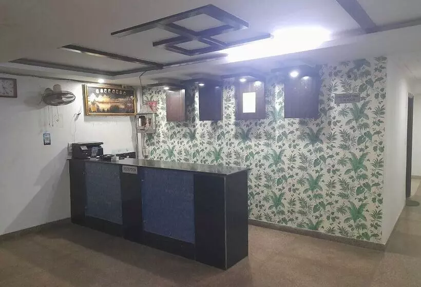 ホテル Airport Aditya Inn