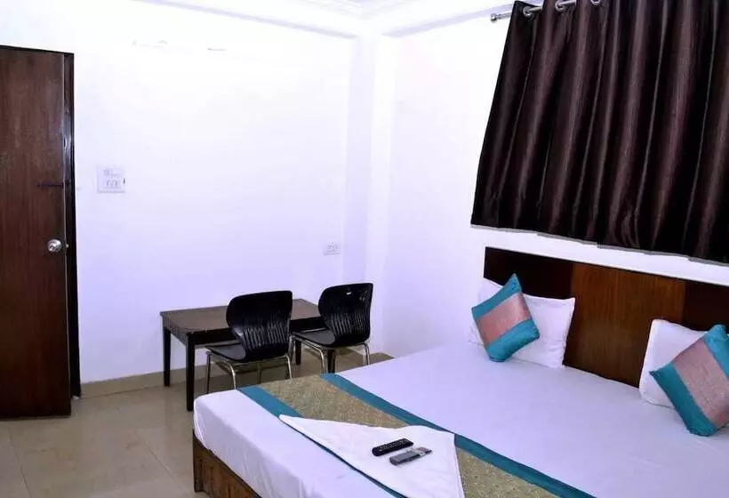 ホテル Airport Aditya Inn