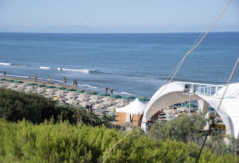 בית מלון כפרי Canado Club Family Village