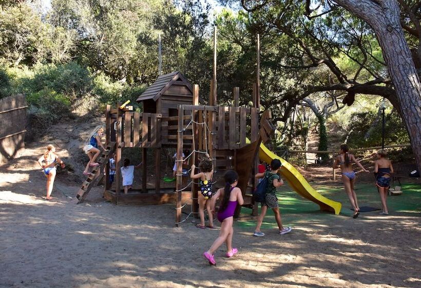 בית מלון כפרי Canado Club Family Village