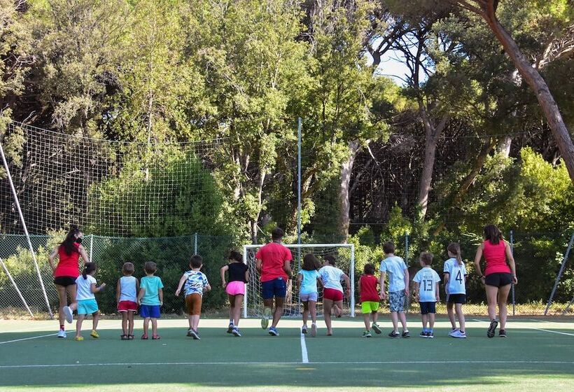 בית מלון כפרי Canado Club Family Village