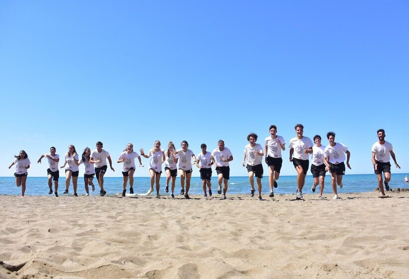 בית מלון כפרי Canado Club Family Village