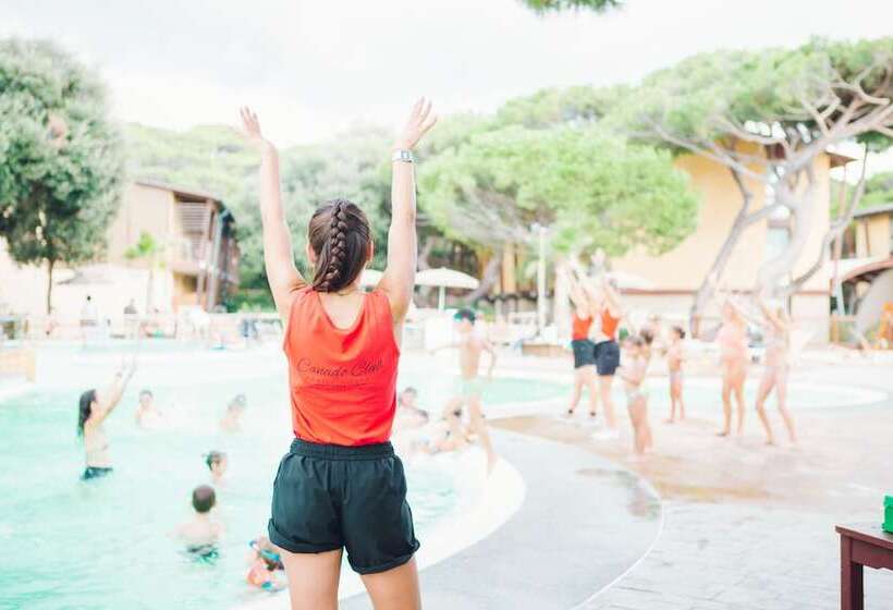 בית מלון כפרי Canado Club Family Village