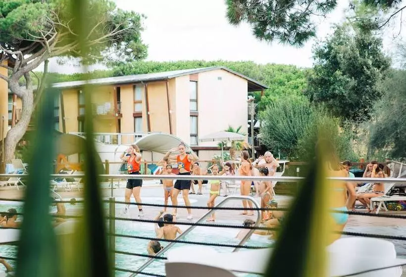 Hotelli Canado Club Family Village