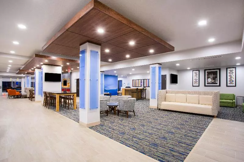 ホテル Holiday Inn Express & Suites   Rapid City   Rushmore South, An Ihg