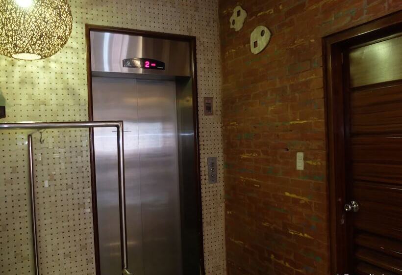 בית מלון כפרי Imerex Plaza