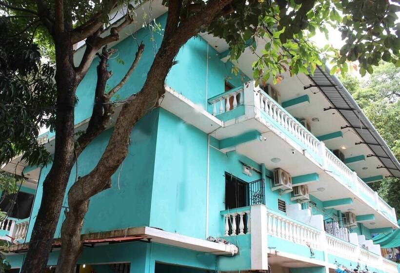 Hotell Oyo Stayout For Partying At Club Cabana