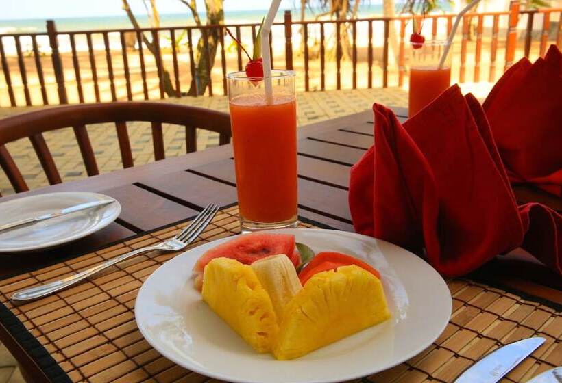 Отель Whispering Palms