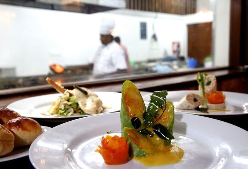 Отель Whispering Palms