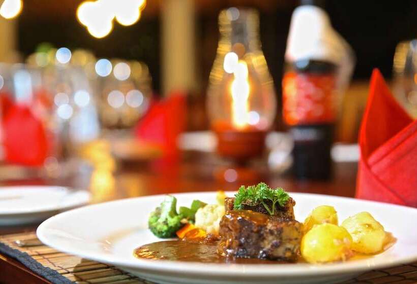 Отель Whispering Palms