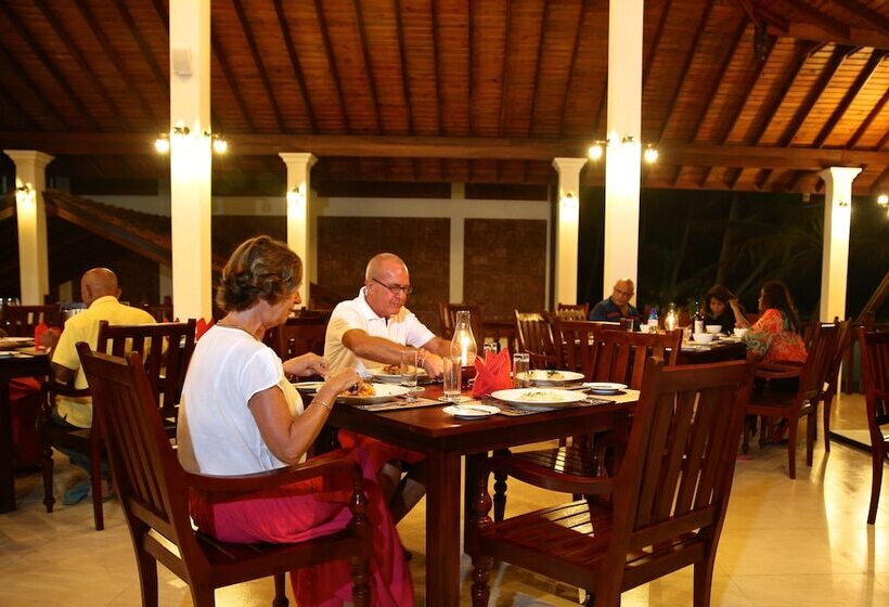 Отель Whispering Palms