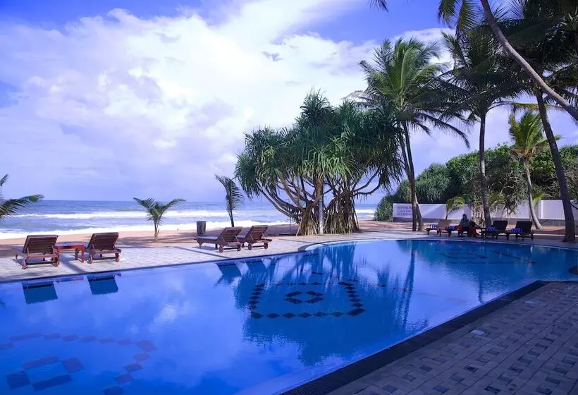 هتل Whispering Palms