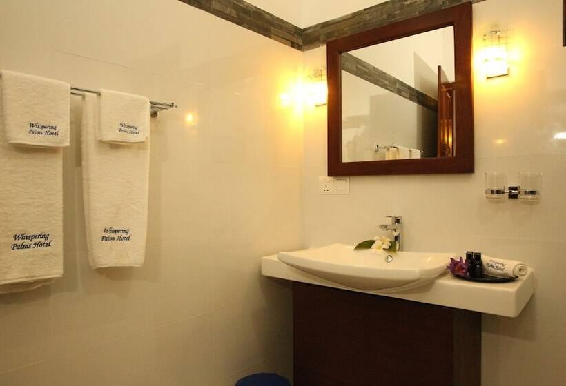Отель Whispering Palms