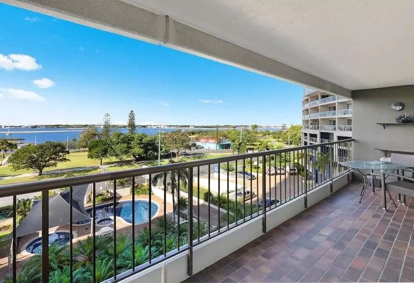 Palmerston Tower On Southport Broadwater
