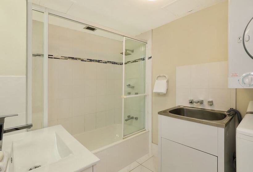 Palmerston Tower On Southport Broadwater