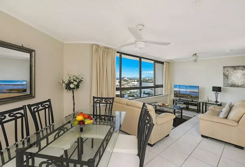 Palmerston Tower On Southport Broadwater